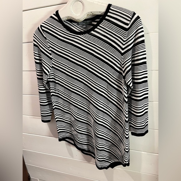 🖤 89TH & MADISON – Black & White Striped Asymmetrical Knit Top – Size m - Picture 4 of 7